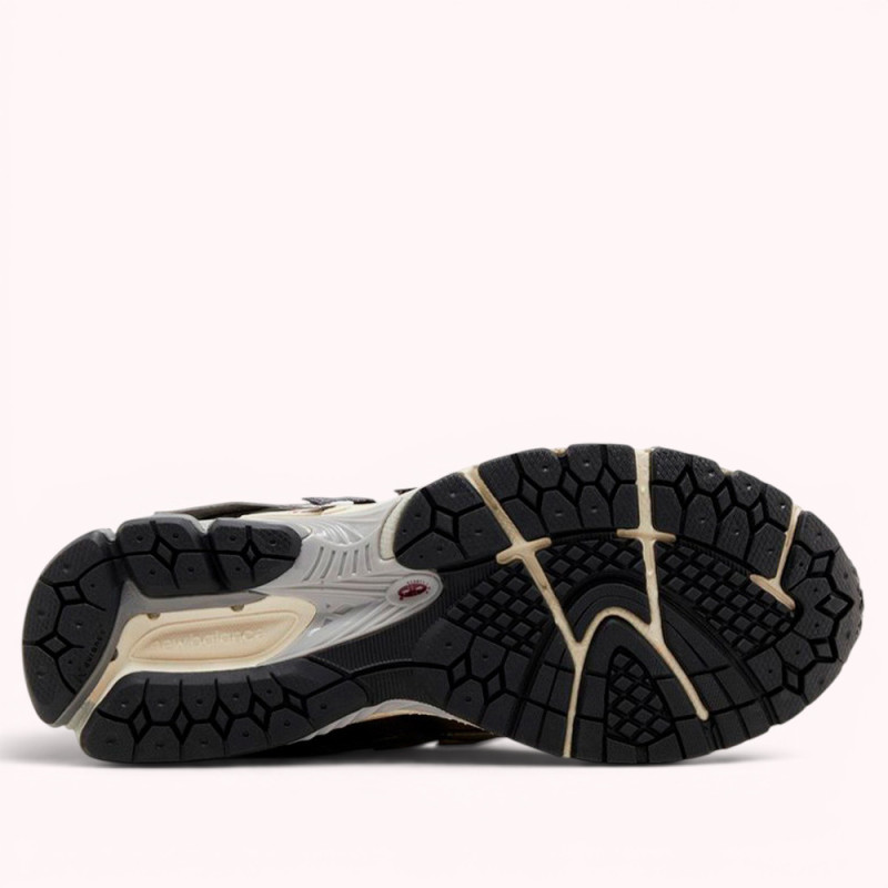 Кроссовки New Balance 1906A Silver Gold Metallic