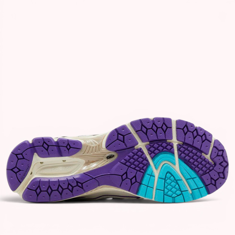 Кроссовки New Balance 1906R Hornets
