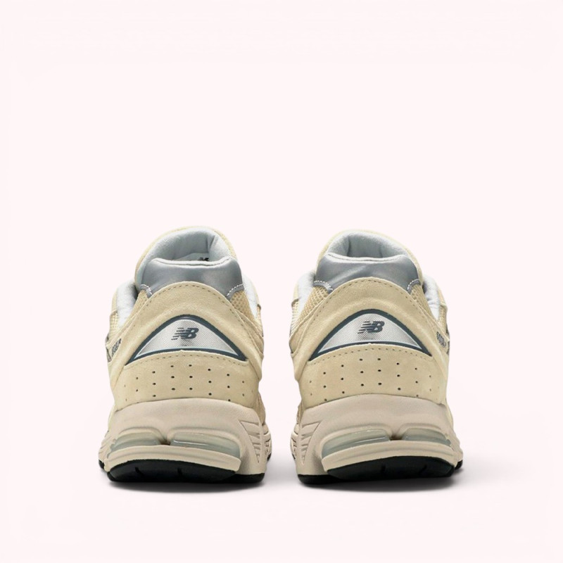 Кросівки New Balance 2002R Bone