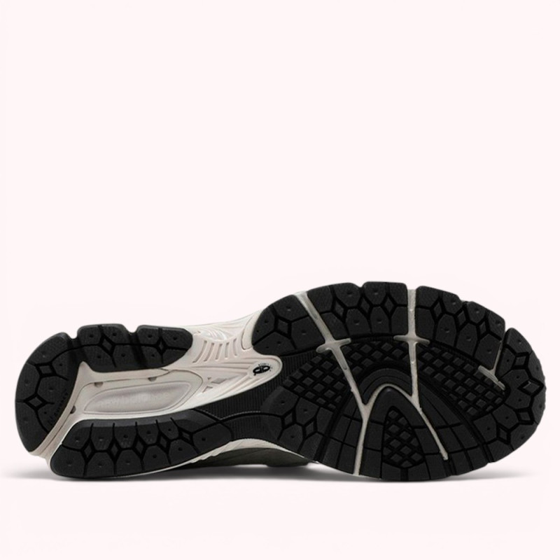 Кросівки New Balance 2002R Marblehead