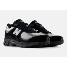 New Balance 2002R испытывает новый стиль в цвете Black/Silver